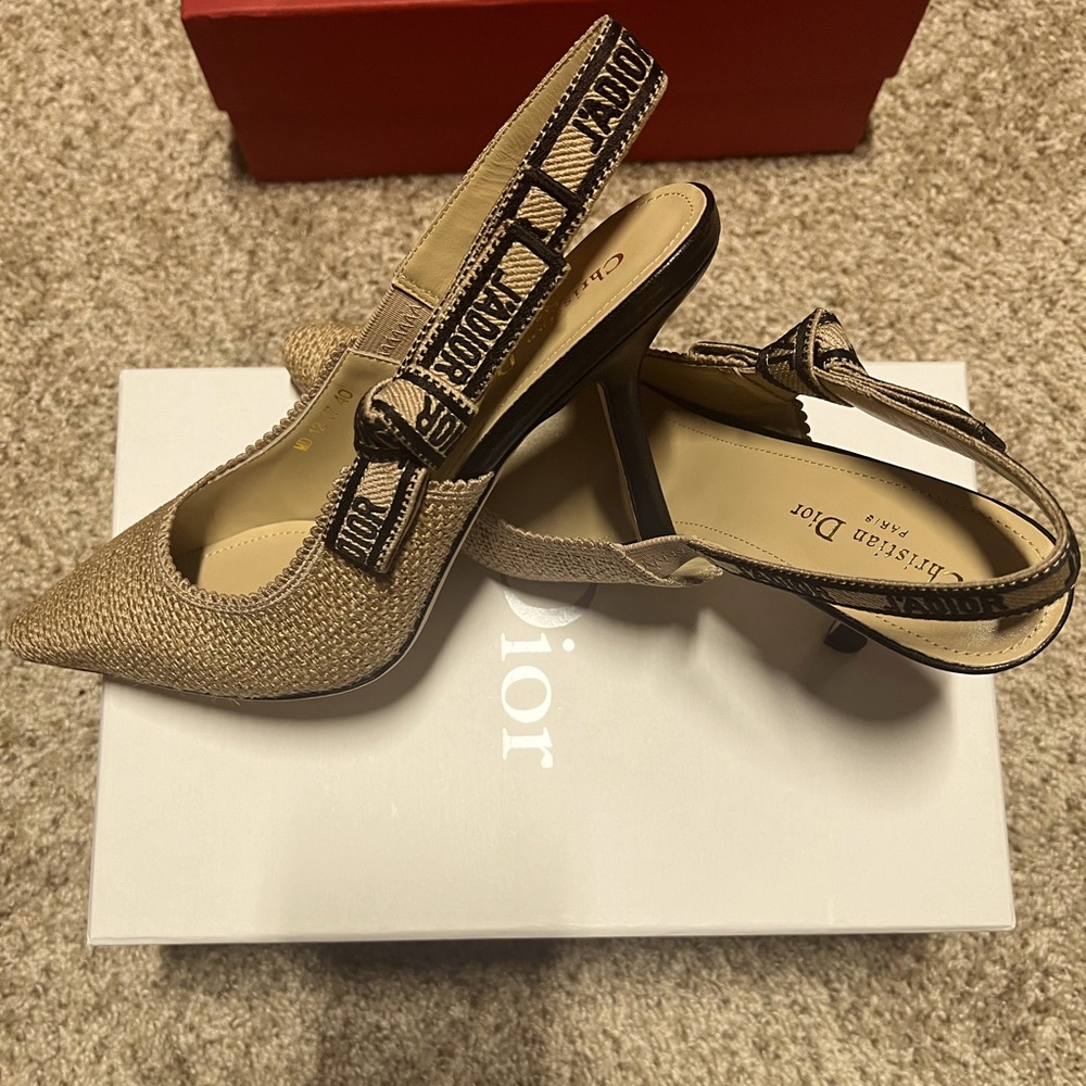 Like NEW J'ADIOR SLINGBACK PUMP